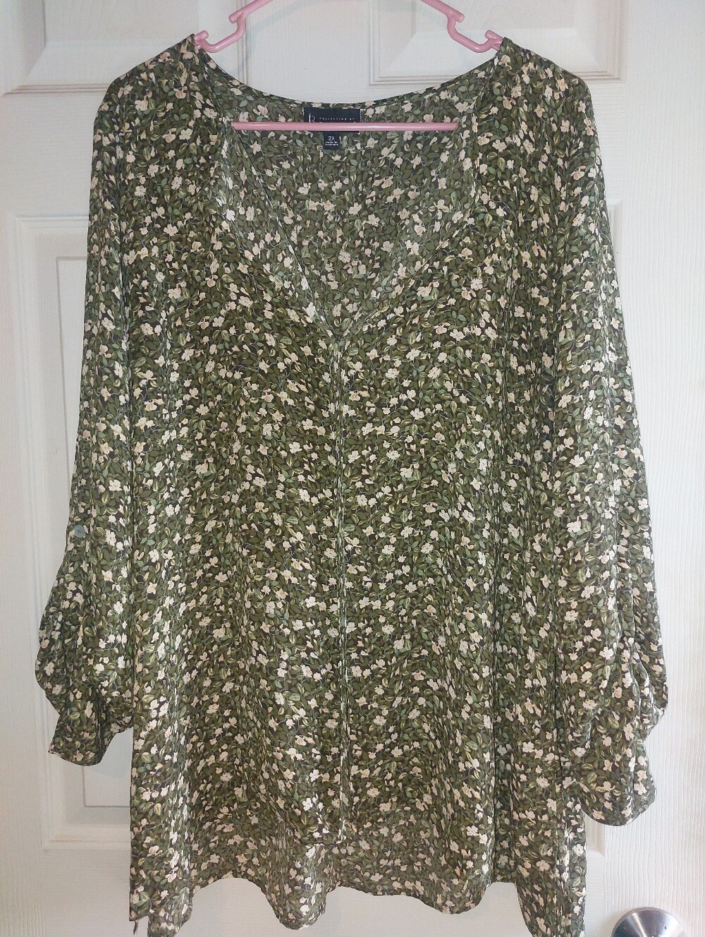 Bobeau 2x Olive & Cream Floral V-Neck Blouse